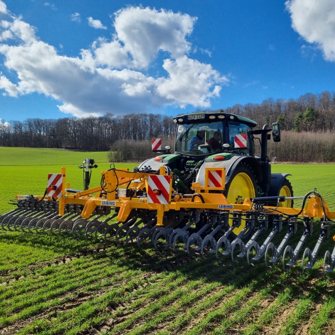 Landwirtschaftliche Hacke zur Beikrautregulierung Landwirtschaftliche Hacke zur Beikrautregulierung