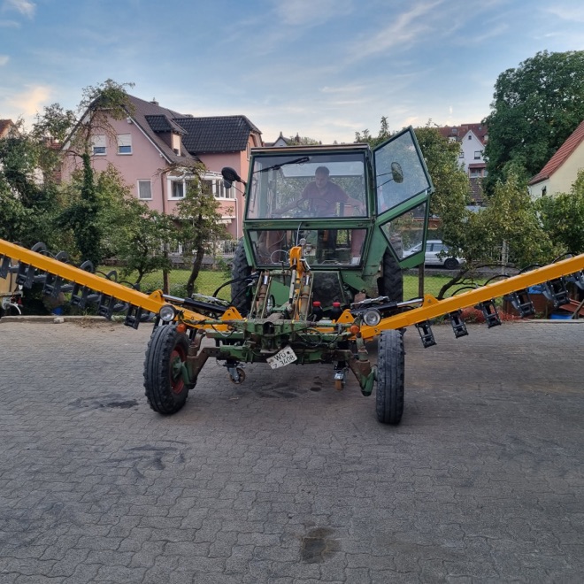 Landwirtschaftliche Hacke zur Beikrautregulierung Landwirtschaftliche Hacke zur Beikrautregulierung