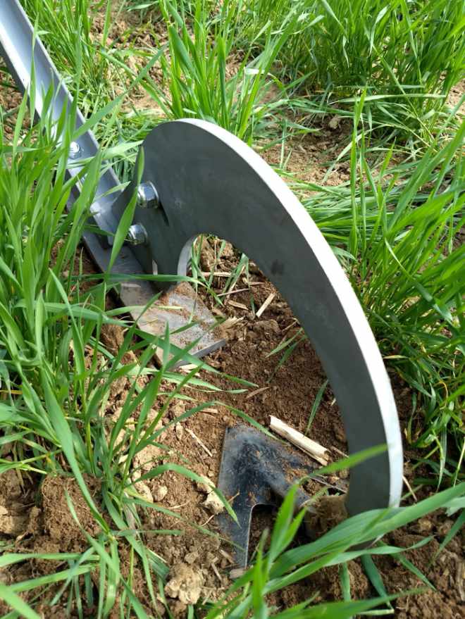 Landwirtschaftliche Hacke zur Beikrautregulierung Landwirtschaftliche Hacke zur Beikrautregulierung