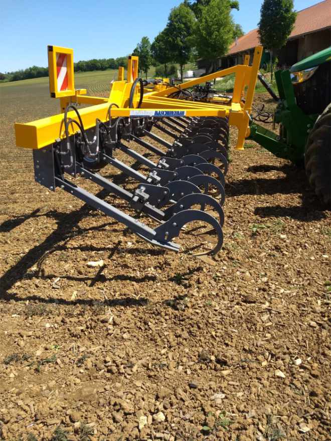 Landwirtschaftliche Hacke zur Beikrautregulierung Landwirtschaftliche Hacke zur Beikrautregulierung